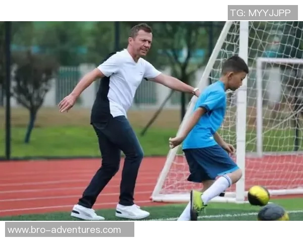 马尔基尼奥斯的传奇之路：从青涩少年到足球场上的铁血卫士