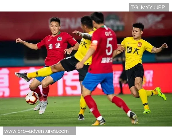恒大与建业历史交锋比分回顾及精彩瞬间分析