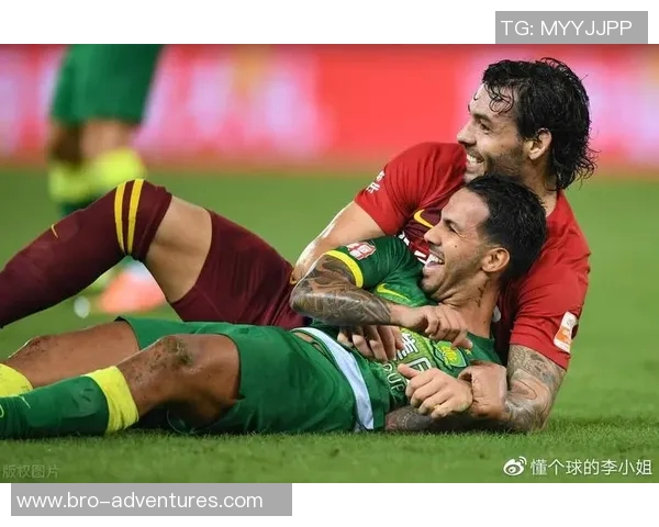 恒大与上港比赛裁判表现引发争议球迷热议判罚尺度与公平性